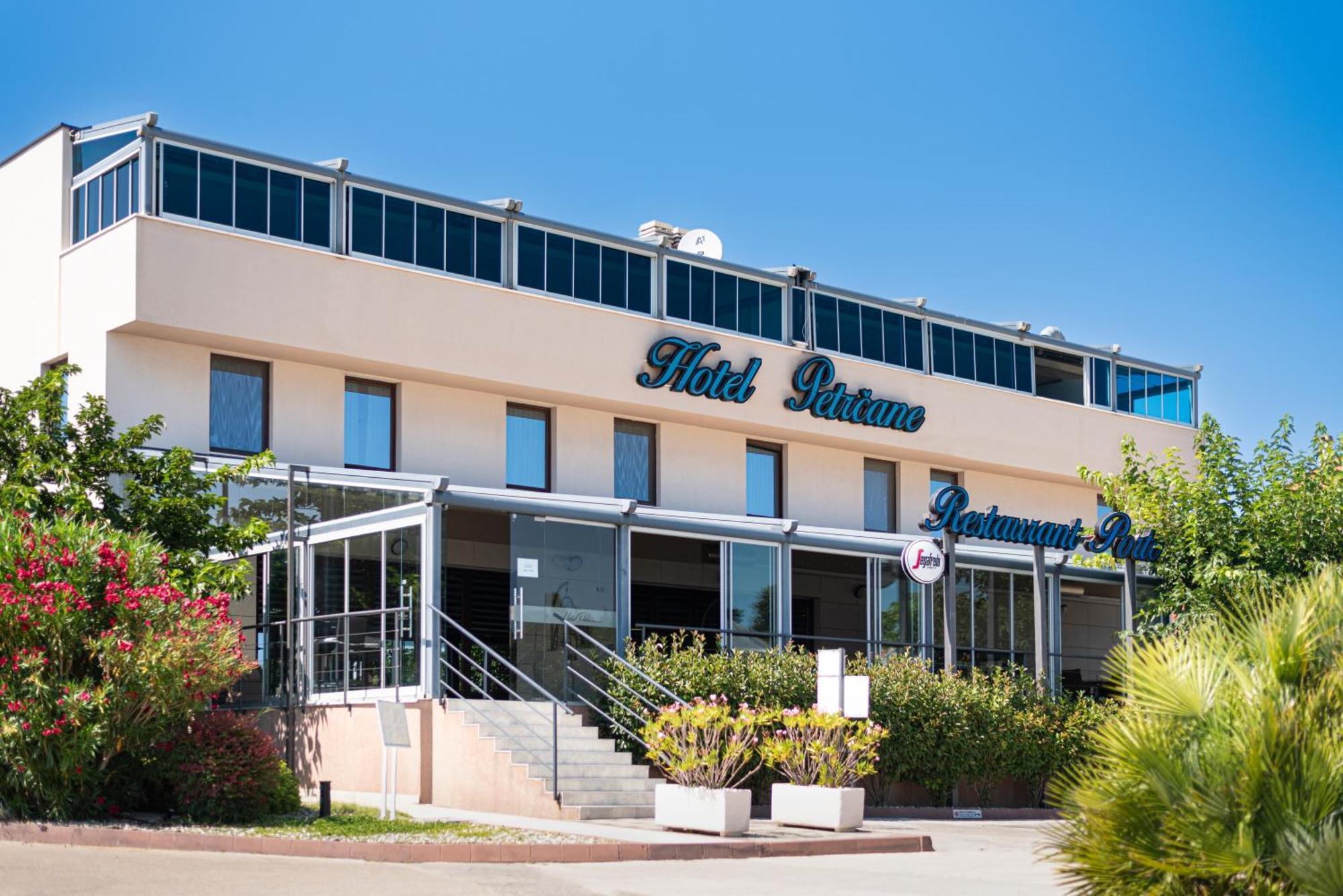 Hotel Petrcane Exterior foto
